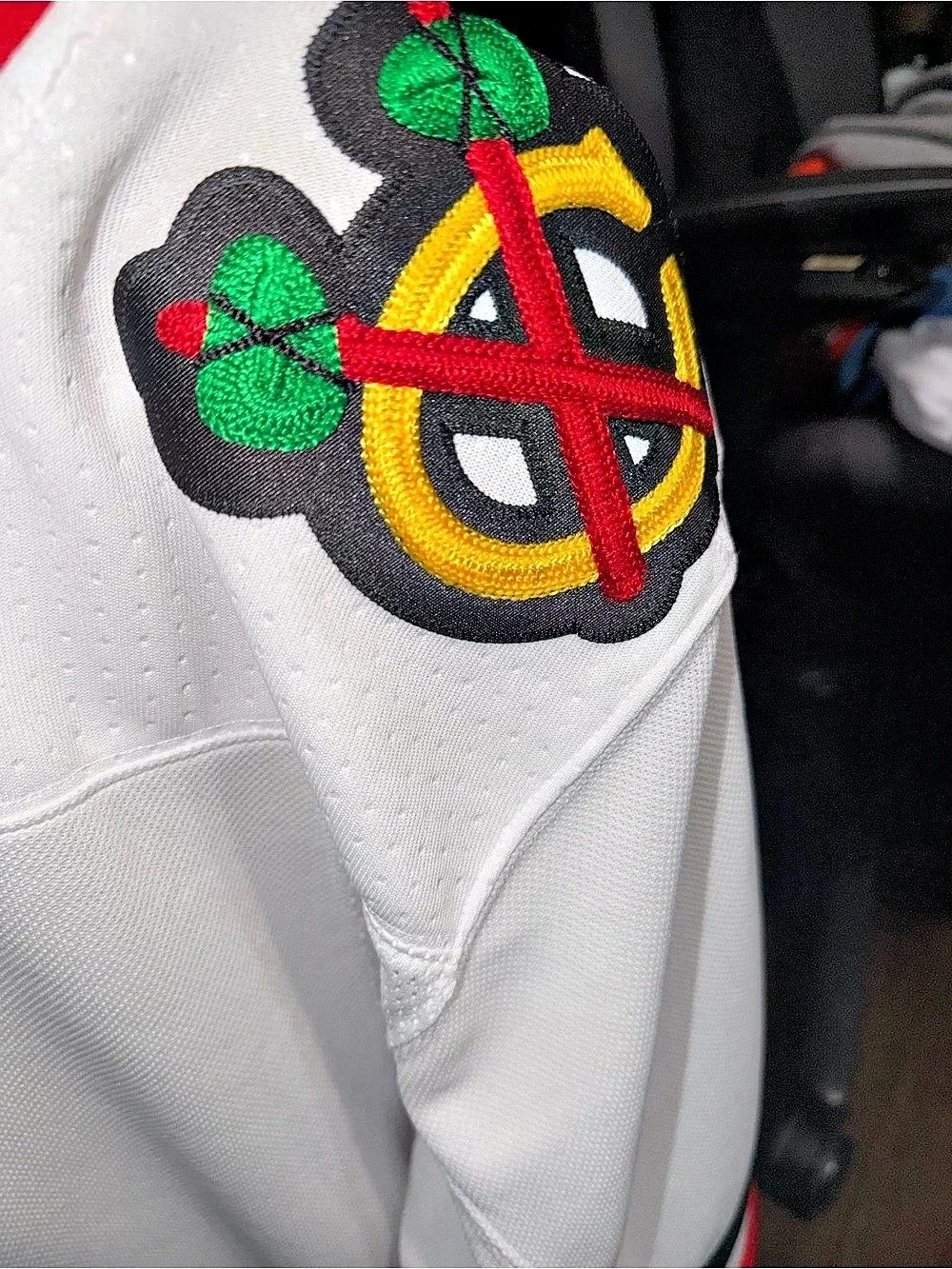 adidas Chicago Blackhawks NHL Jersey White & Red Medium Like New